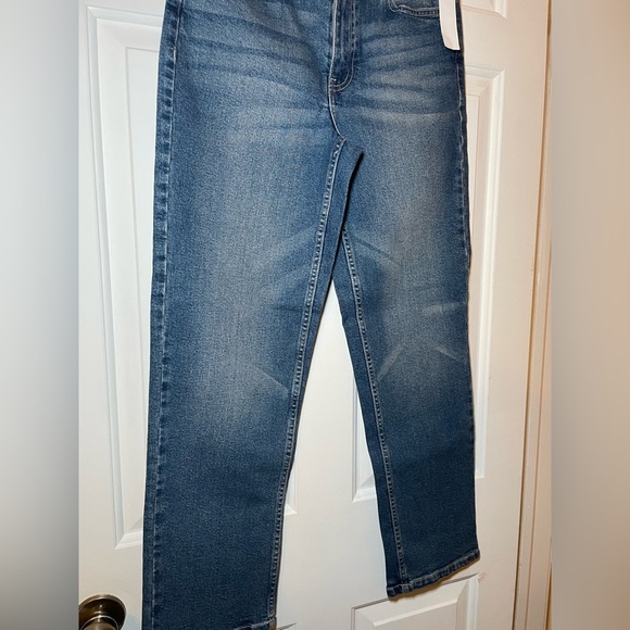 Calvin Klein Woman’s Vintage High Rise Jeans Size 4 NWT Straight Leg Medium Wash - Picture 3 of 10